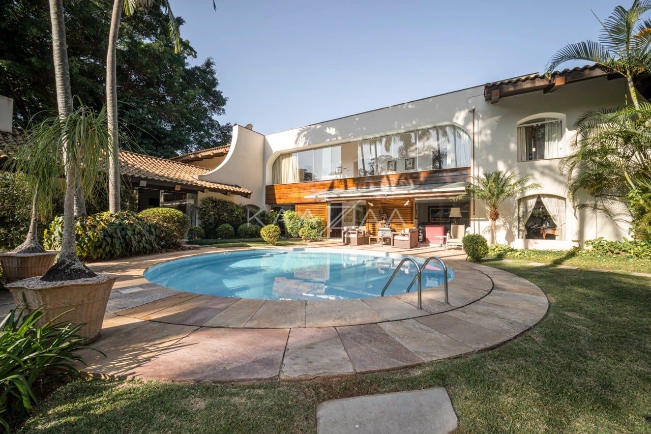 Terreno amplo, arquitetura diferenciada e localização estratégica. Casa em Cidade Jardim. - Foto 1