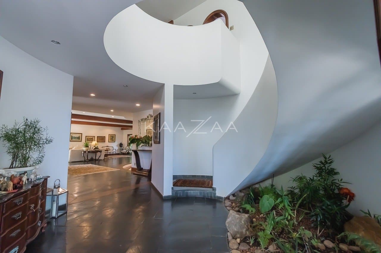 Casa com ares frescos, paisagismo e muita tranquilidade. Uma planta inigualável, no Jardim Guedala. - Foto 17