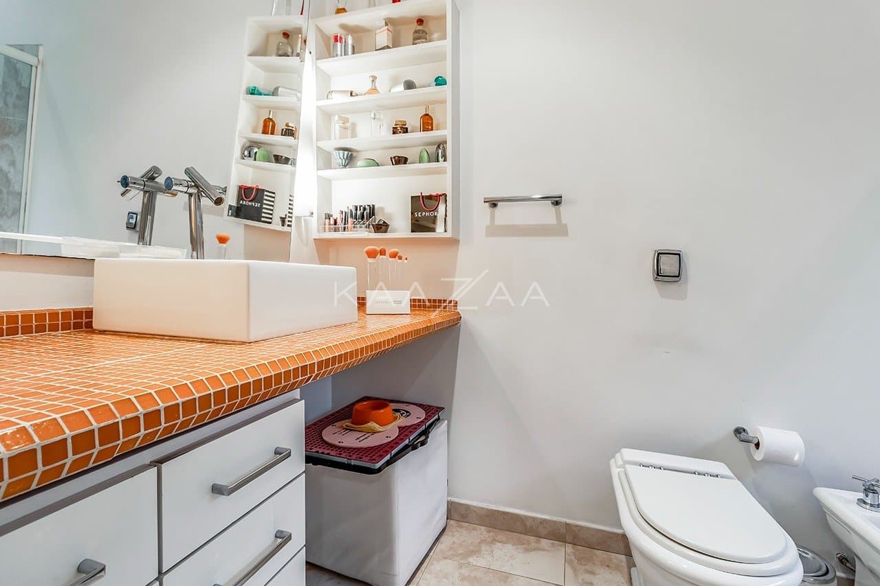 Uma casa rodeada de bom gosto, feita para renovar as energias. No Jardim Guedala. - Foto 45