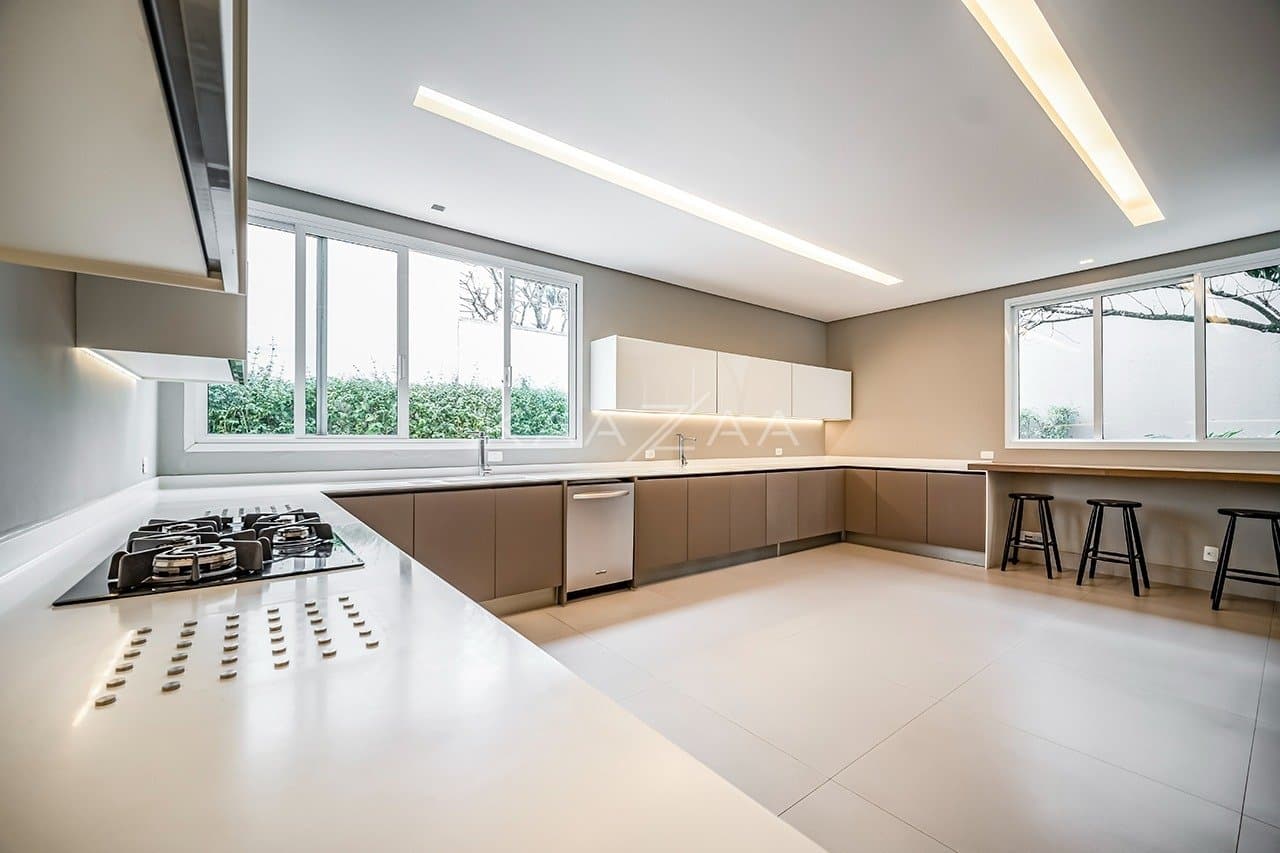 Que tal viver rodeado de muito verde em plena cidade grande? Esta casa no Jardim Lusitânia pode te proporcionar isso. - Foto 27