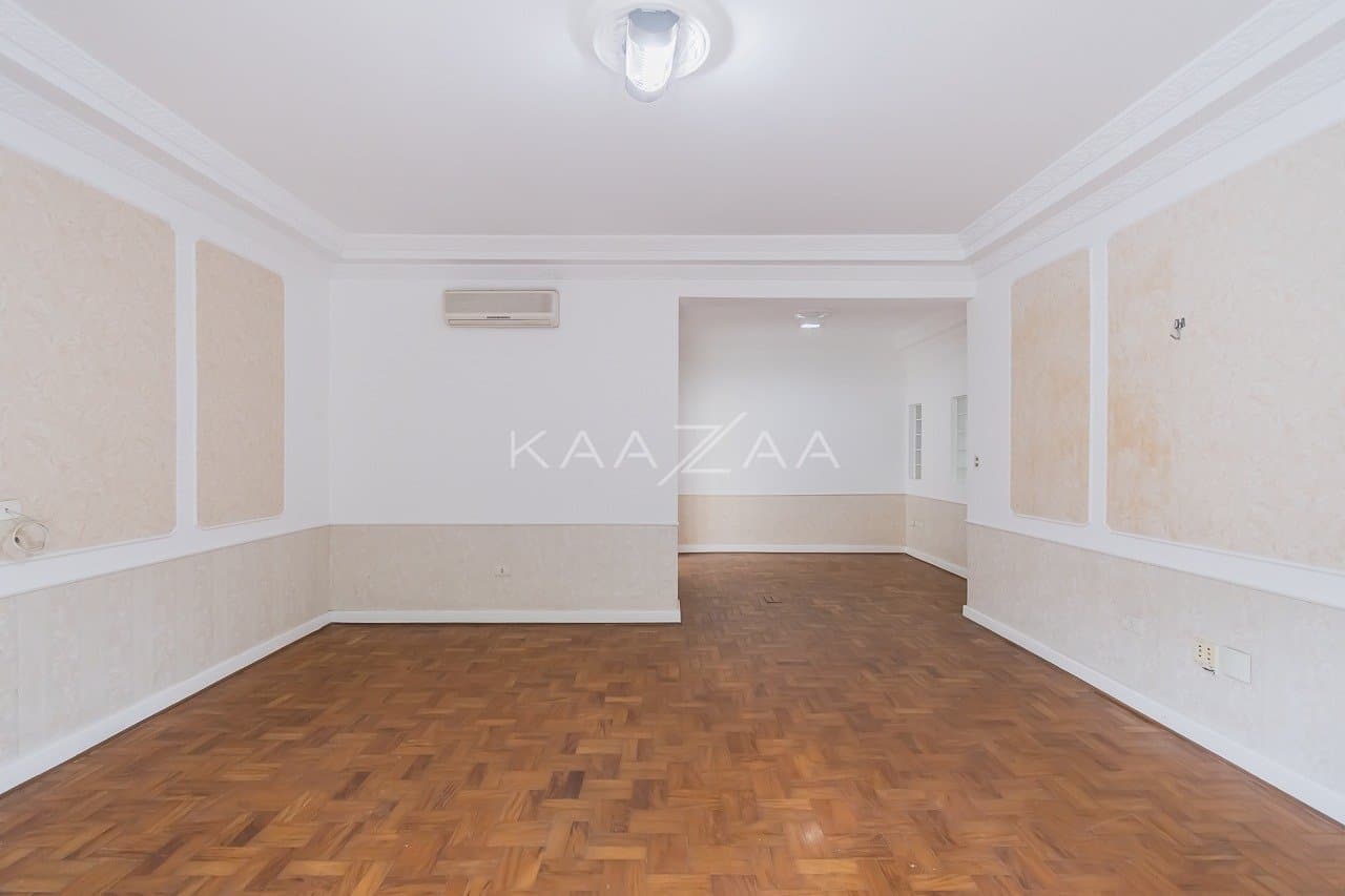 Ambientes leves e espaçosos, nesta casa de 480m² com 4 suítes no Jardim Paulista. - Foto 23