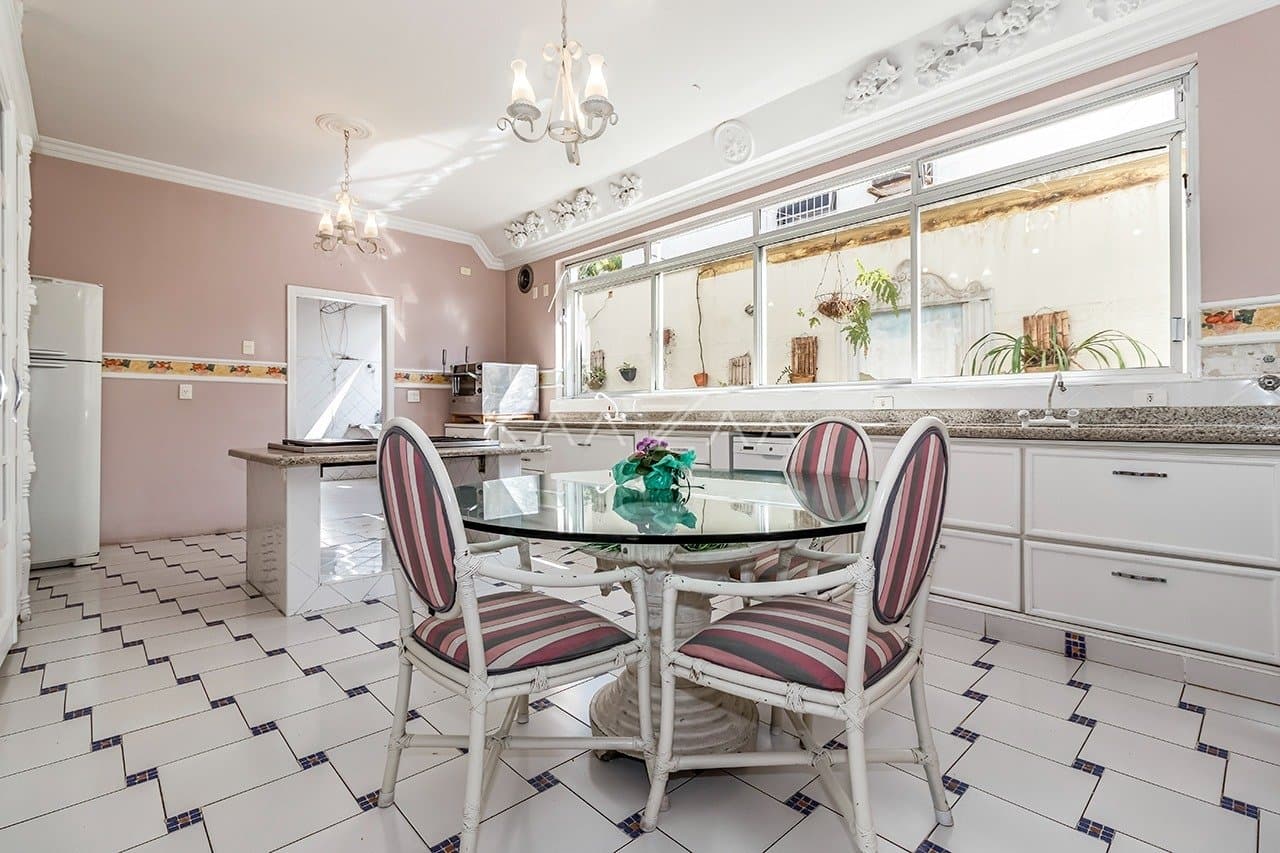 Deliciosa casa clássica, iluminada e ampla, no sossego da Cidade Jardim. - Foto 32