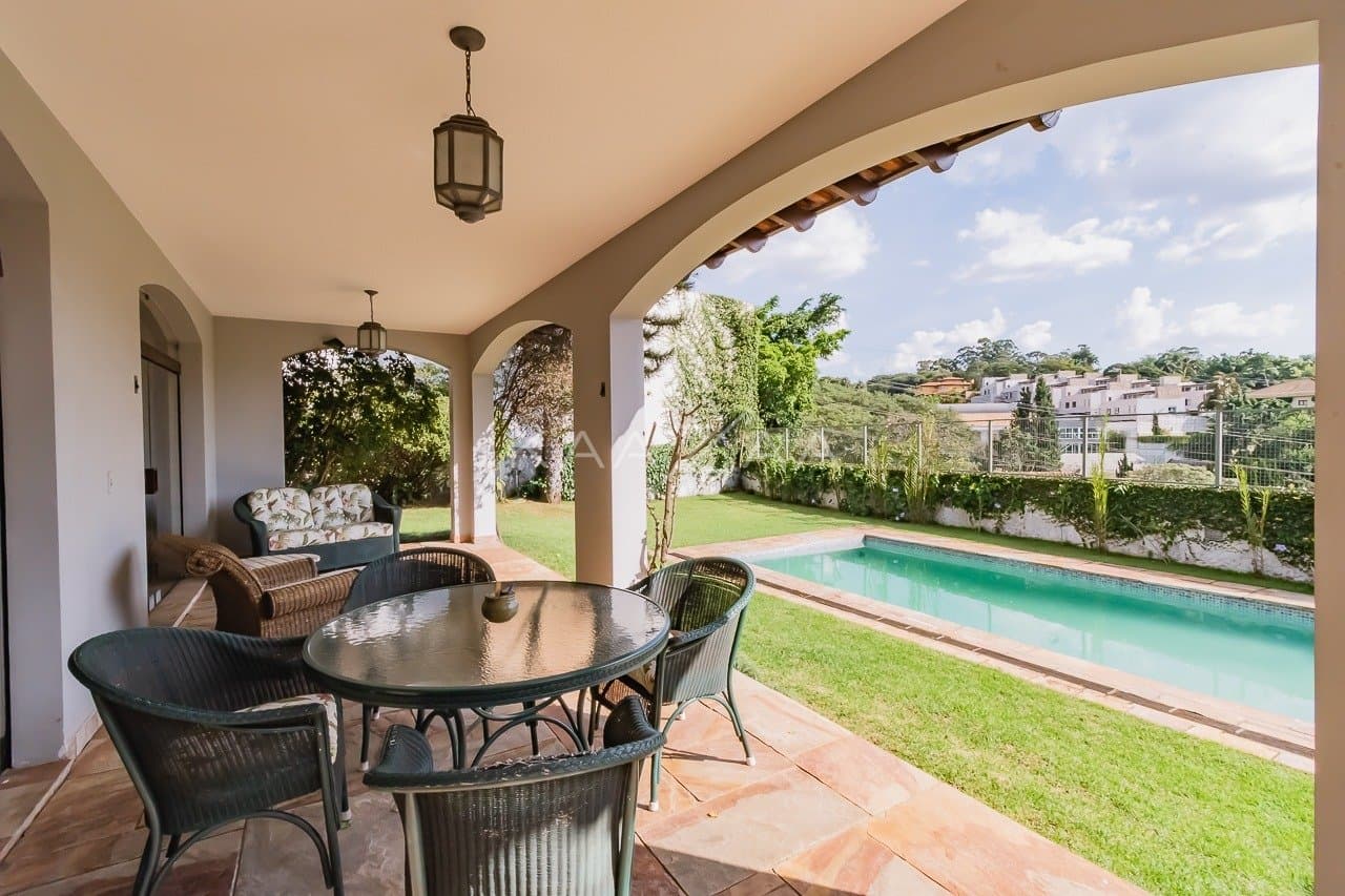 Vista cativante e área externa maravilhosa nesta casa em Cidade Jardim. - Foto 9