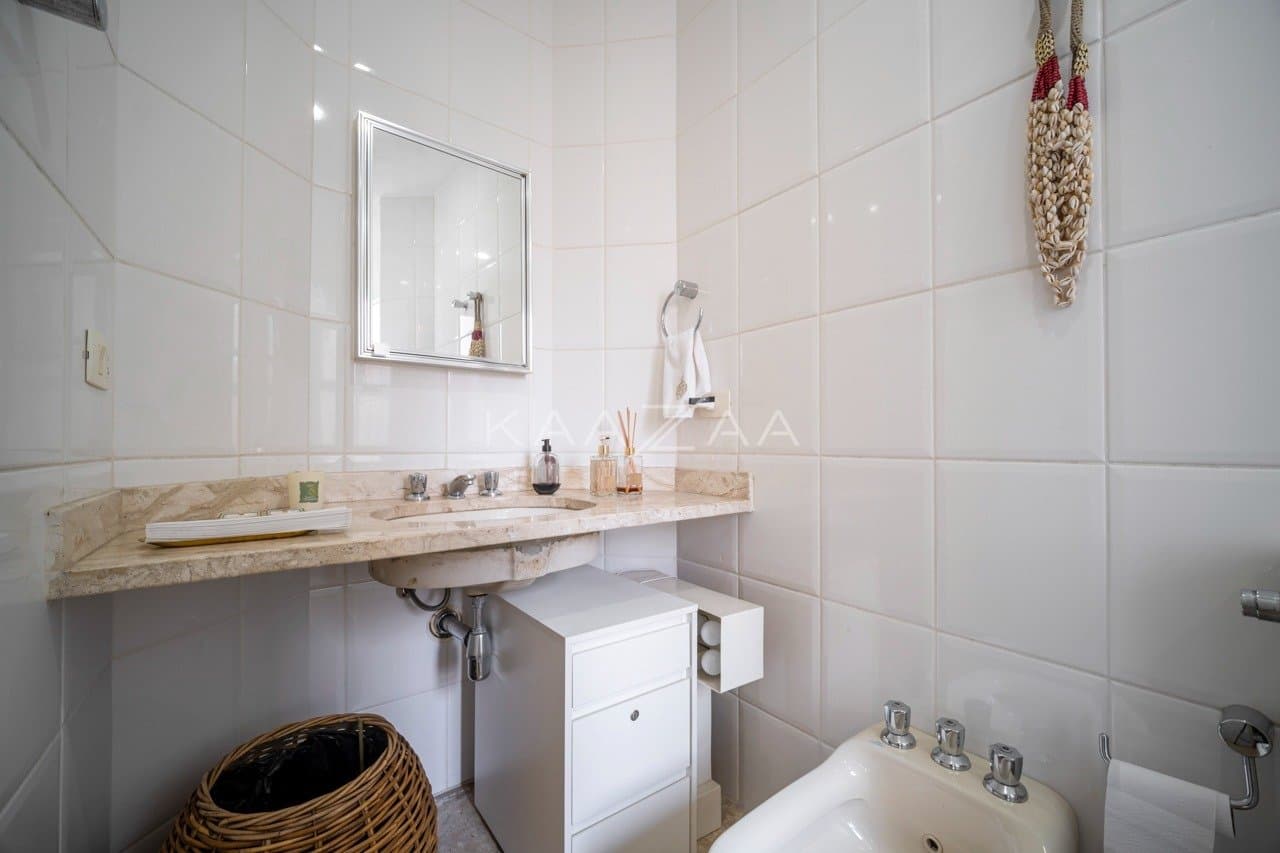 Tranquilidade e conforto são constantes neste apartamento em prédio com lazer no Itaim. - Foto 18