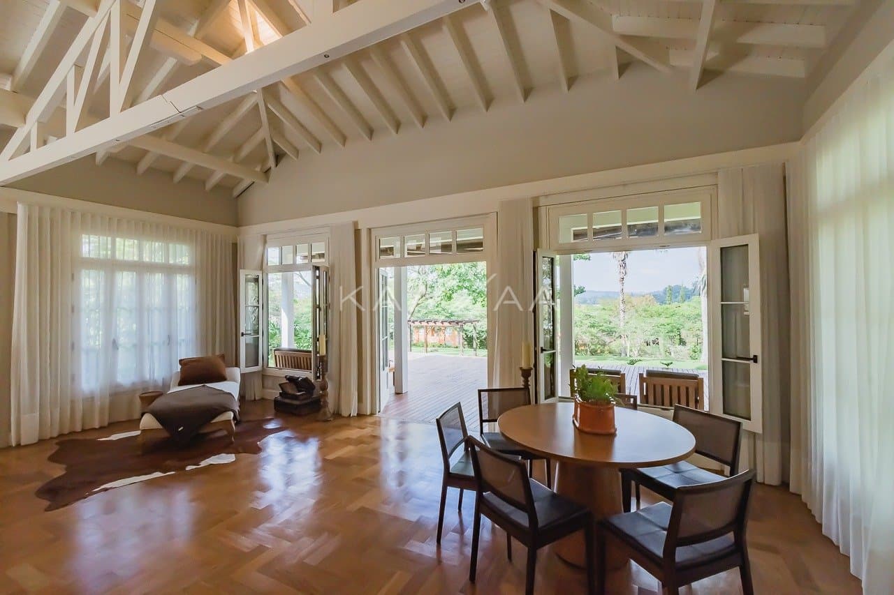 Linda paisagem e ares coloniais são o charme desta casa no condomínio Quinta da Baroneza. - Foto 35