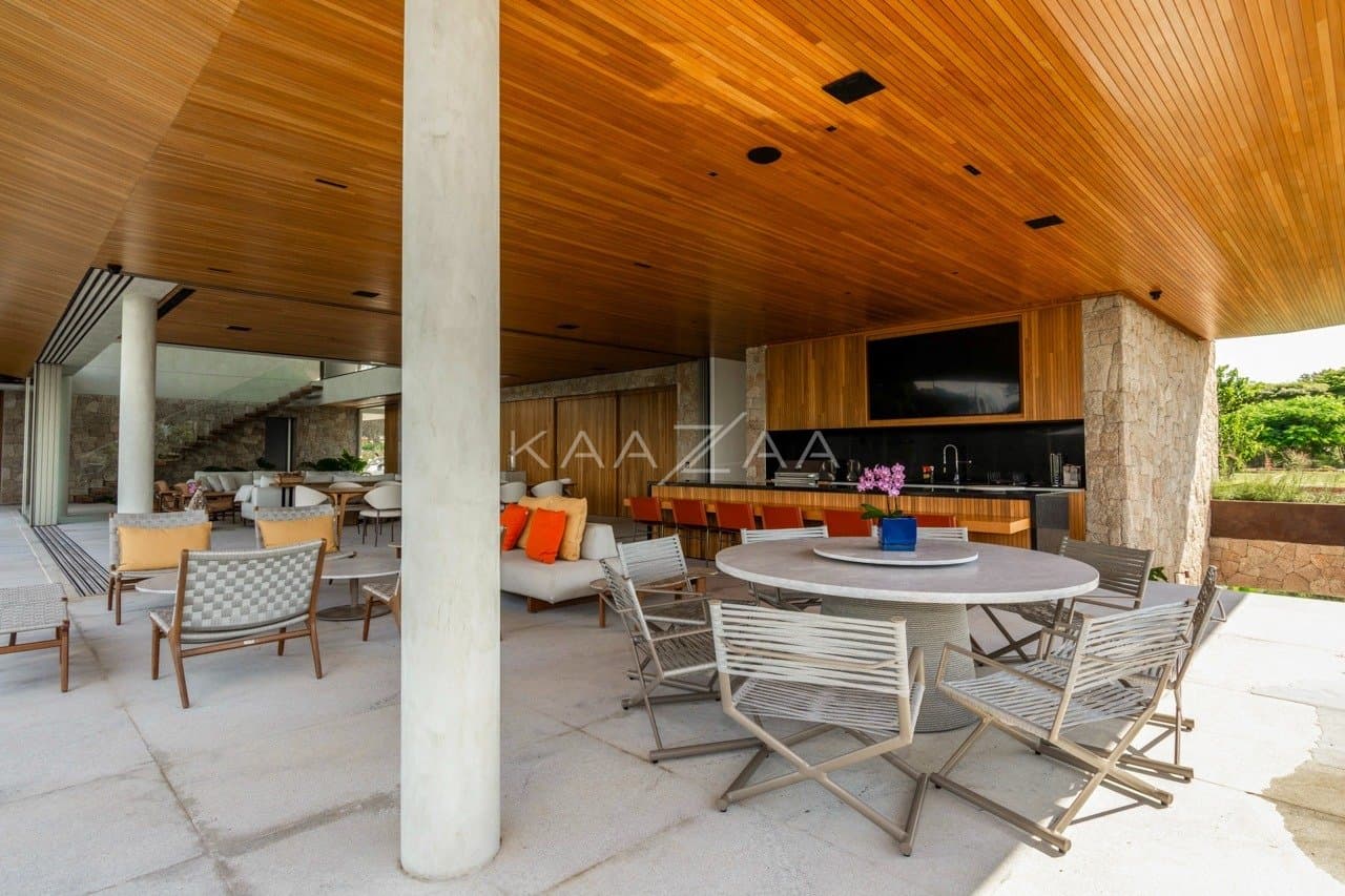 Casa contemporânea feita para interagir com a natureza ao redor. Projeto na Quinta da Baroneza. - Foto 18