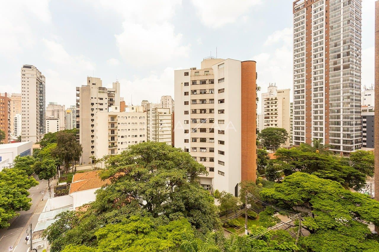 Belíssimo apartamento com pé-direito duplo em região super tranquila de Moema. - Foto 4