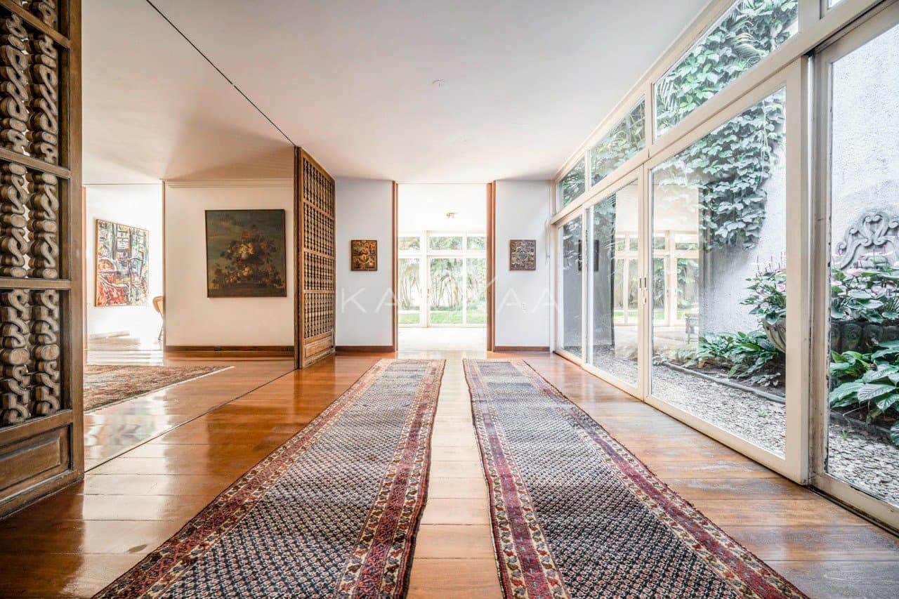 Excelente casa modernista, com lindo jardim em um amplo terreno no Jardim Europa. - Foto 14