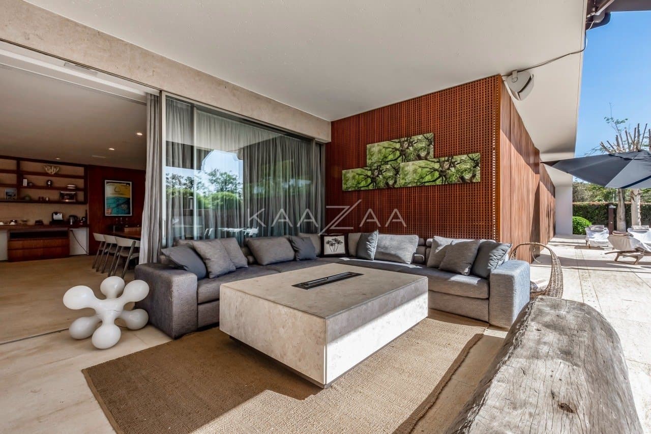 Casa térrea muito arejada, simplesmente impecável. Mobiliada com design, na Fazenda Boa Vista. - Foto 32