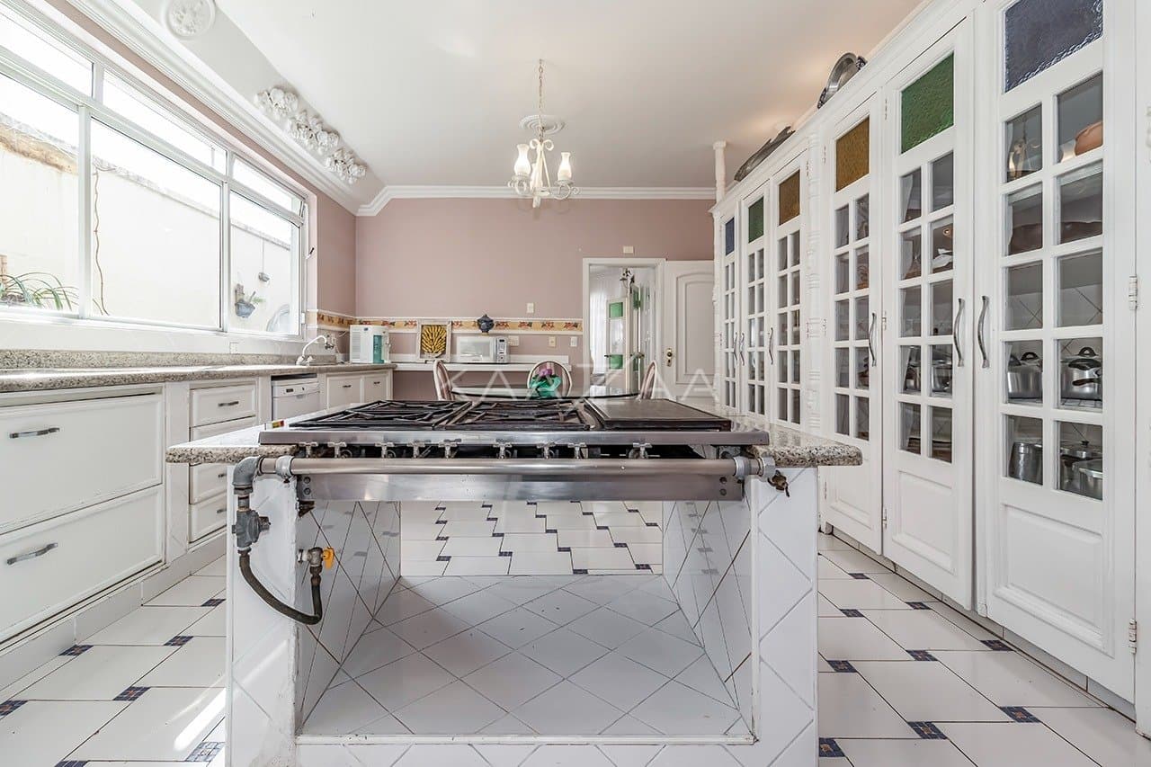 Deliciosa casa clássica, iluminada e ampla, no sossego da Cidade Jardim. - Foto 34