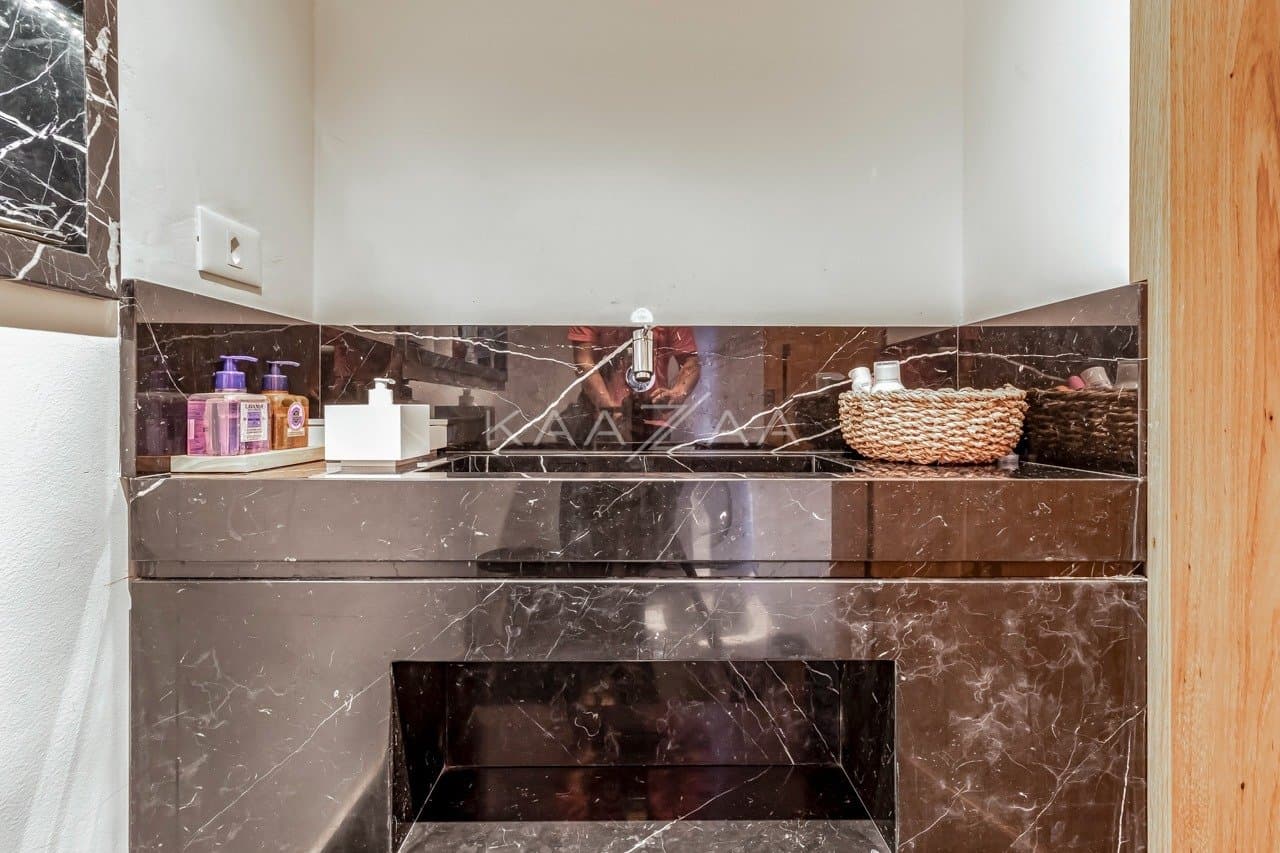 Equilíbrio entre arquitetura e design são o charme deste apartamento em Cidade Jardim. - Foto 12