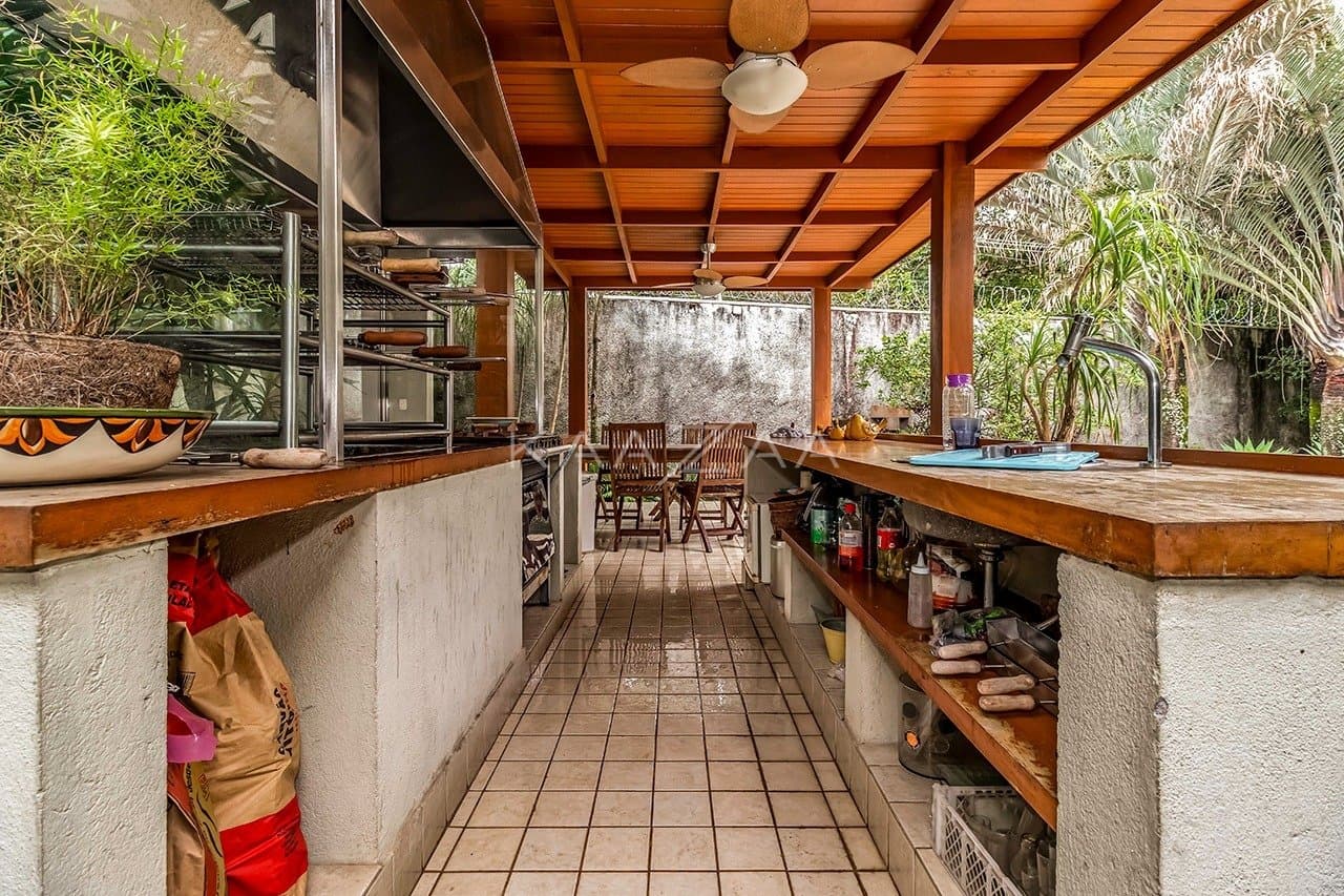 Uma casa rodeada de bom gosto, feita para renovar as energias. No Jardim Guedala. - Foto 7