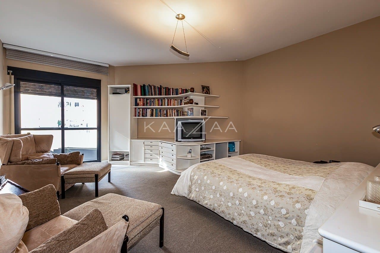 Apartamento completo no Jardins: varandas, vista verde e amplitude. - Foto 12