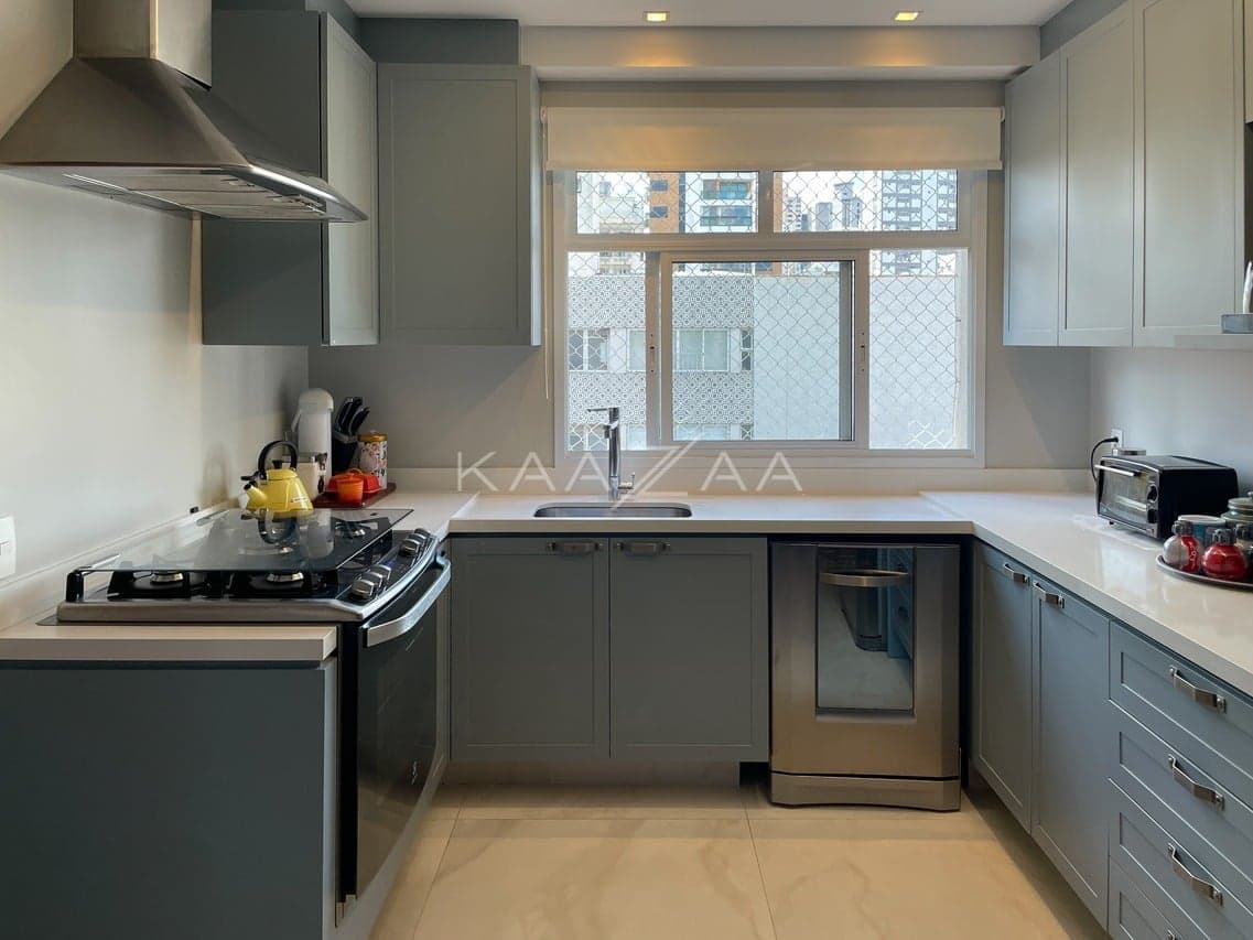 Muito charme e acabamentos impecáveis, neste apartamento em prédio neoclássico no Jardim Paulista. - Foto 12