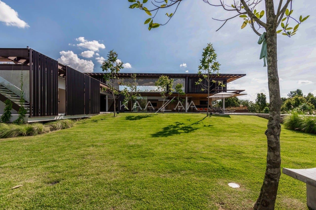 Casa contemporânea feita para interagir com a natureza ao redor. Projeto na Quinta da Baroneza. - Foto 8