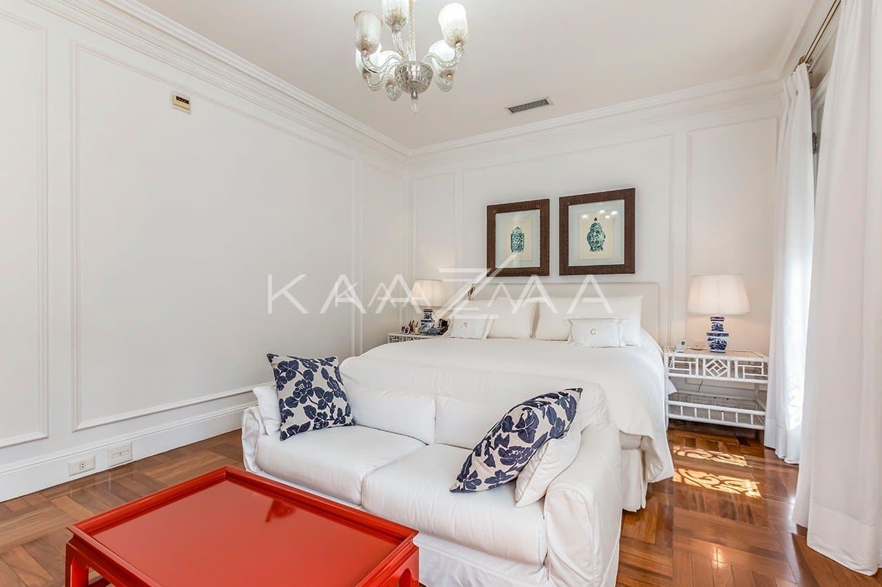 A estética clássica e impecável faz desta casa um lar exuberante. Na melhor localização da Cidade Jardim. - Foto 28