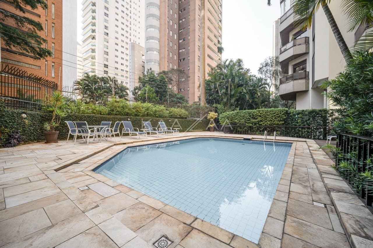 Tranquilidade e conforto são constantes neste apartamento em prédio com lazer no Itaim. - Foto 36