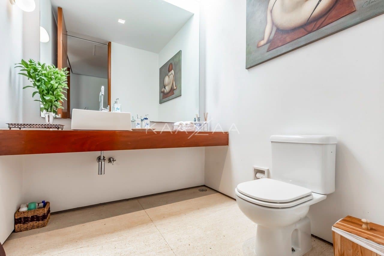 Casa térrea muito arejada, simplesmente impecável. Mobiliada com design, na Fazenda Boa Vista. - Foto 45