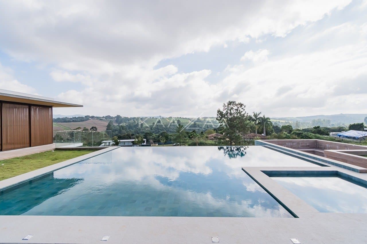 Um projeto de casa de campo feito para limpar a vista e se inspirar. No condomínio Quinta da Baroneza. - Foto 10