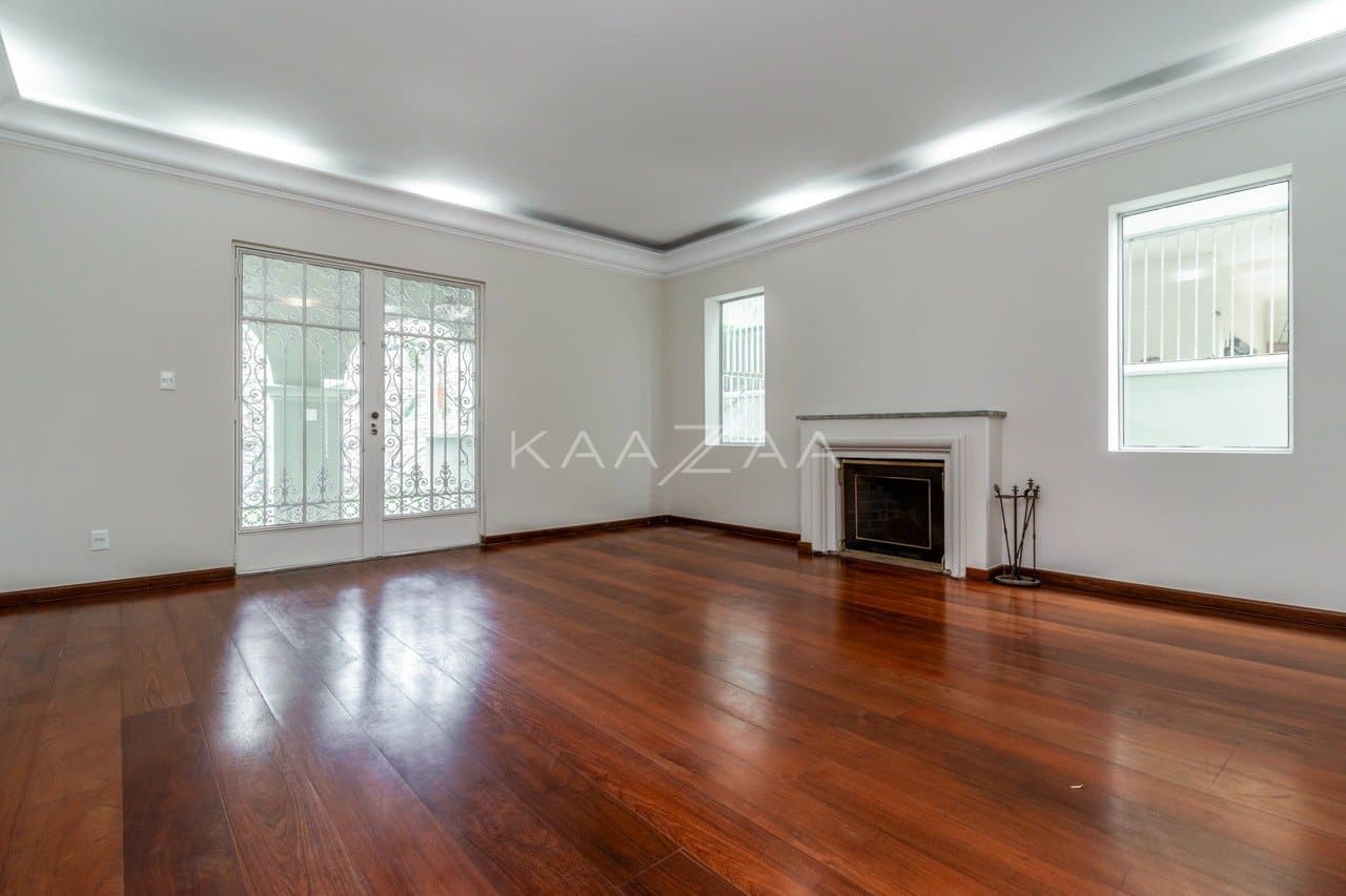 Casa confortável com terraço, em rua tranquila no Jardim Paulista. - Foto 1