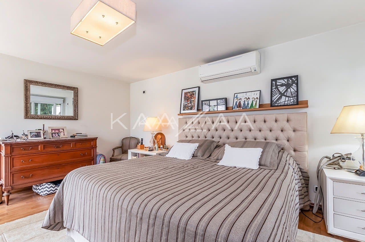 Um projeto autêntico, com espaços reformados e bem planejados. Casa triplex no Jardim Guedala. - Foto 36