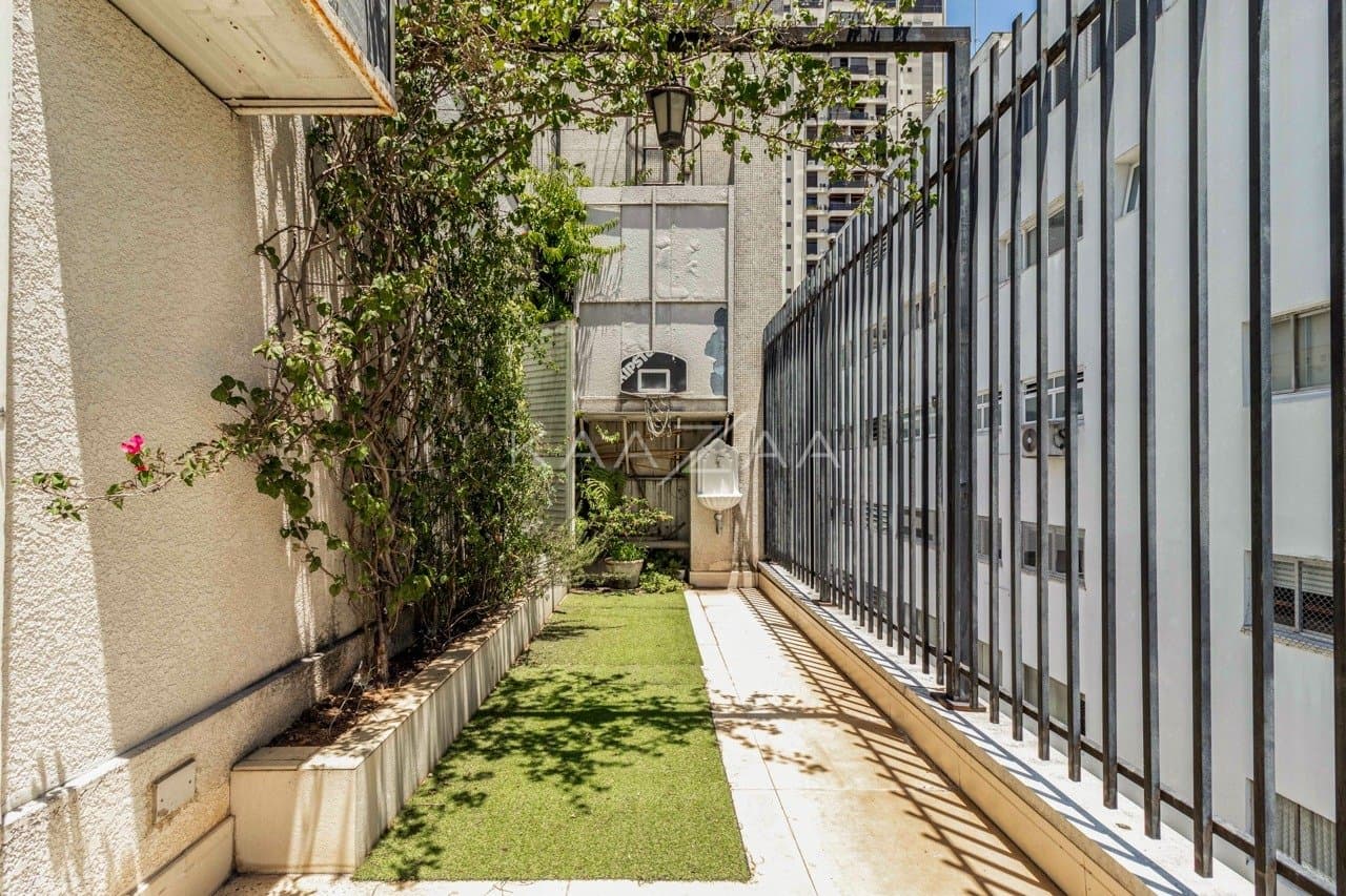 Espaçosa, iluminada, avarandada: cobertura nos Jardins - Foto 7