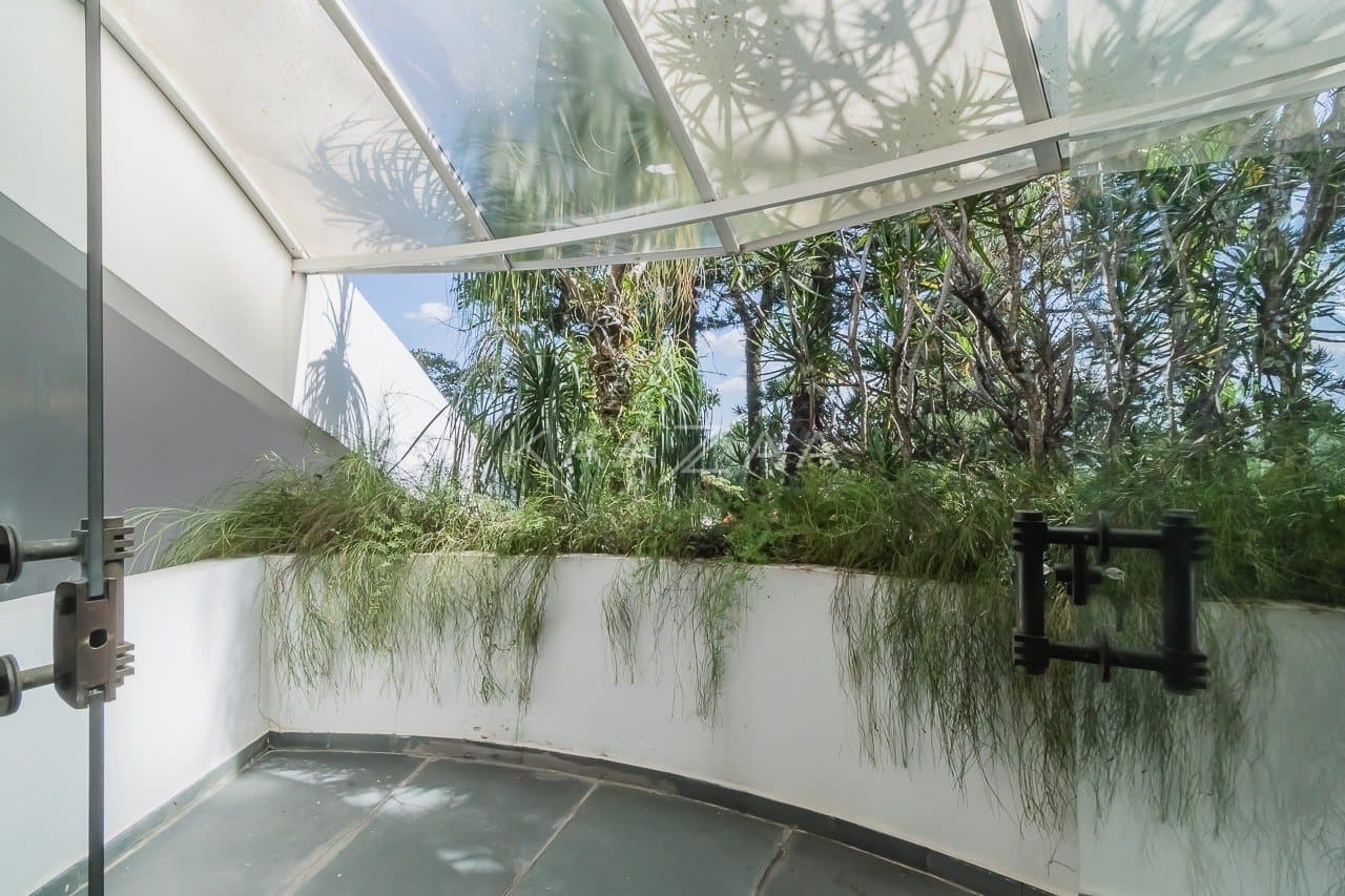 Casa com ares frescos, paisagismo e muita tranquilidade. Uma planta inigualável, no Jardim Guedala. - Foto 37