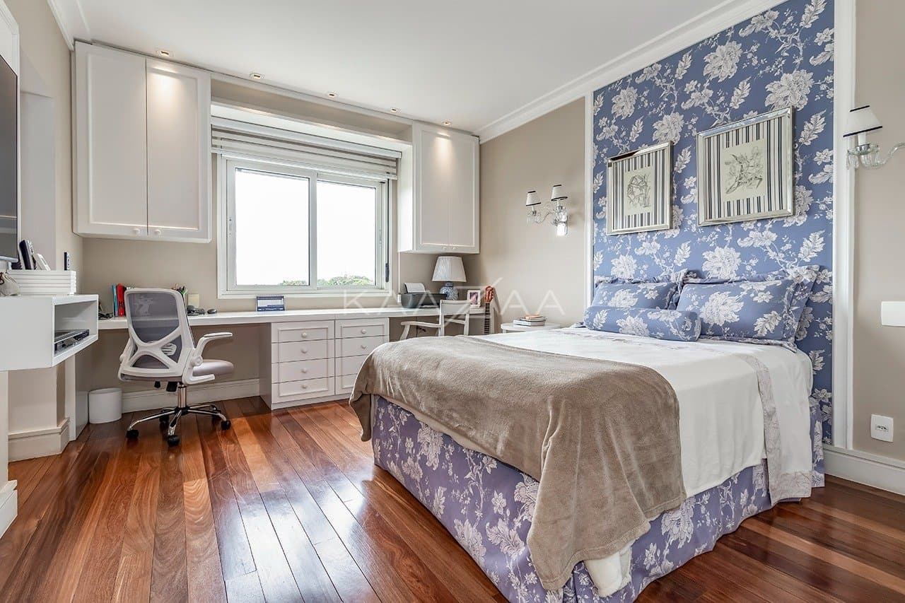 Ambientes suntuosos, planta ampla e vista panorâmica. Apartamento neoclássico no Jardim Guedala. - Foto 45