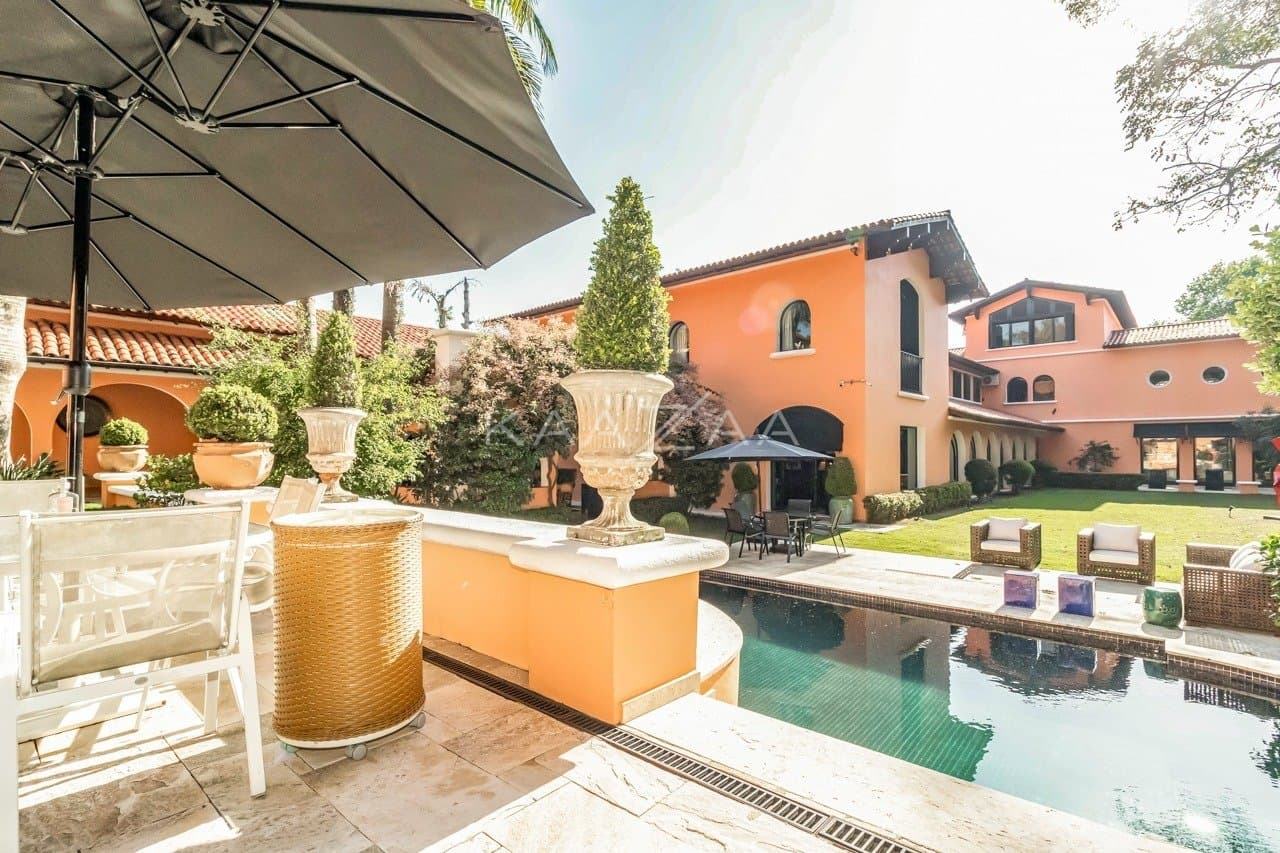 Casa deliciosa com lindo jardim e 4 suítes. Reformada, no Jardim Guedala. - Foto 8