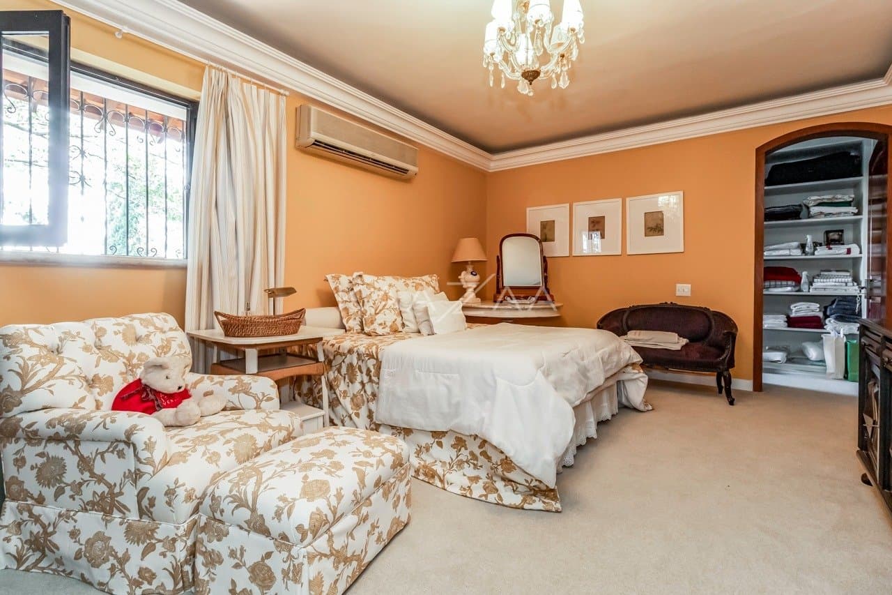 Casa deliciosa com lindo jardim e 4 suítes. Reformada, no Jardim Guedala. - Foto 64