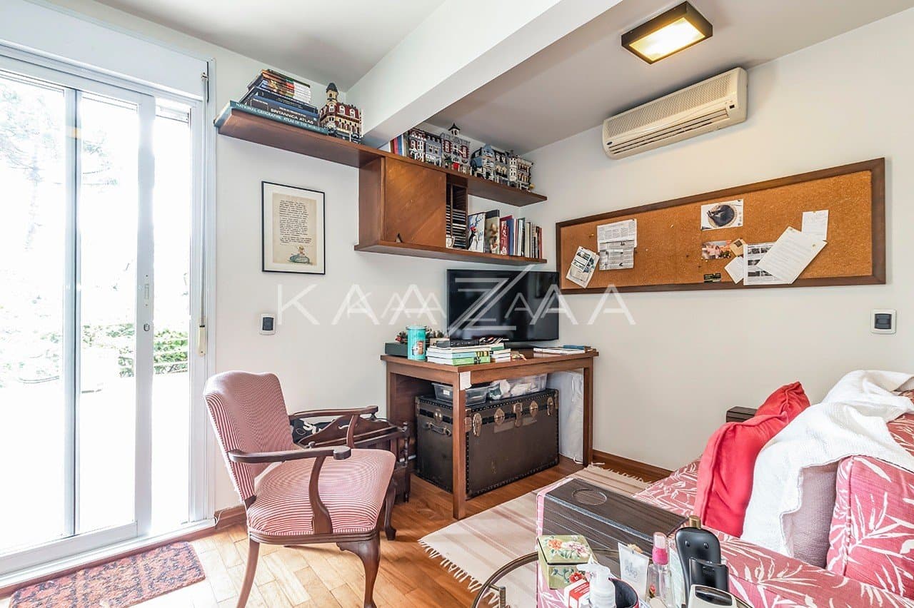 Um projeto autêntico, com espaços reformados e bem planejados. Casa triplex no Jardim Guedala. - Foto 45