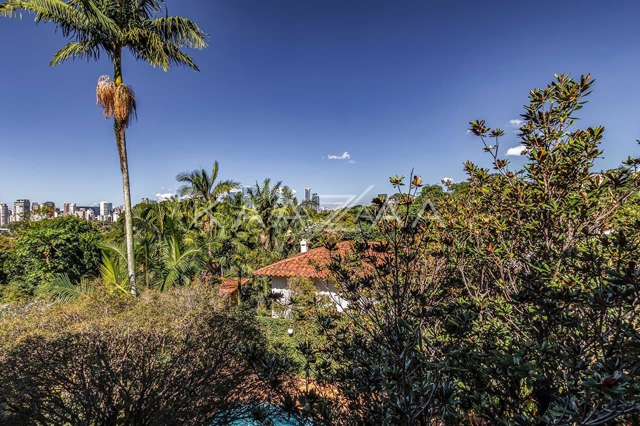 Área gourmet, piscina, atelier, pomar, lago de carpas e vista panorâmica. Casa para comtemplar a vida, no Jardim Guedala. - Foto 37
