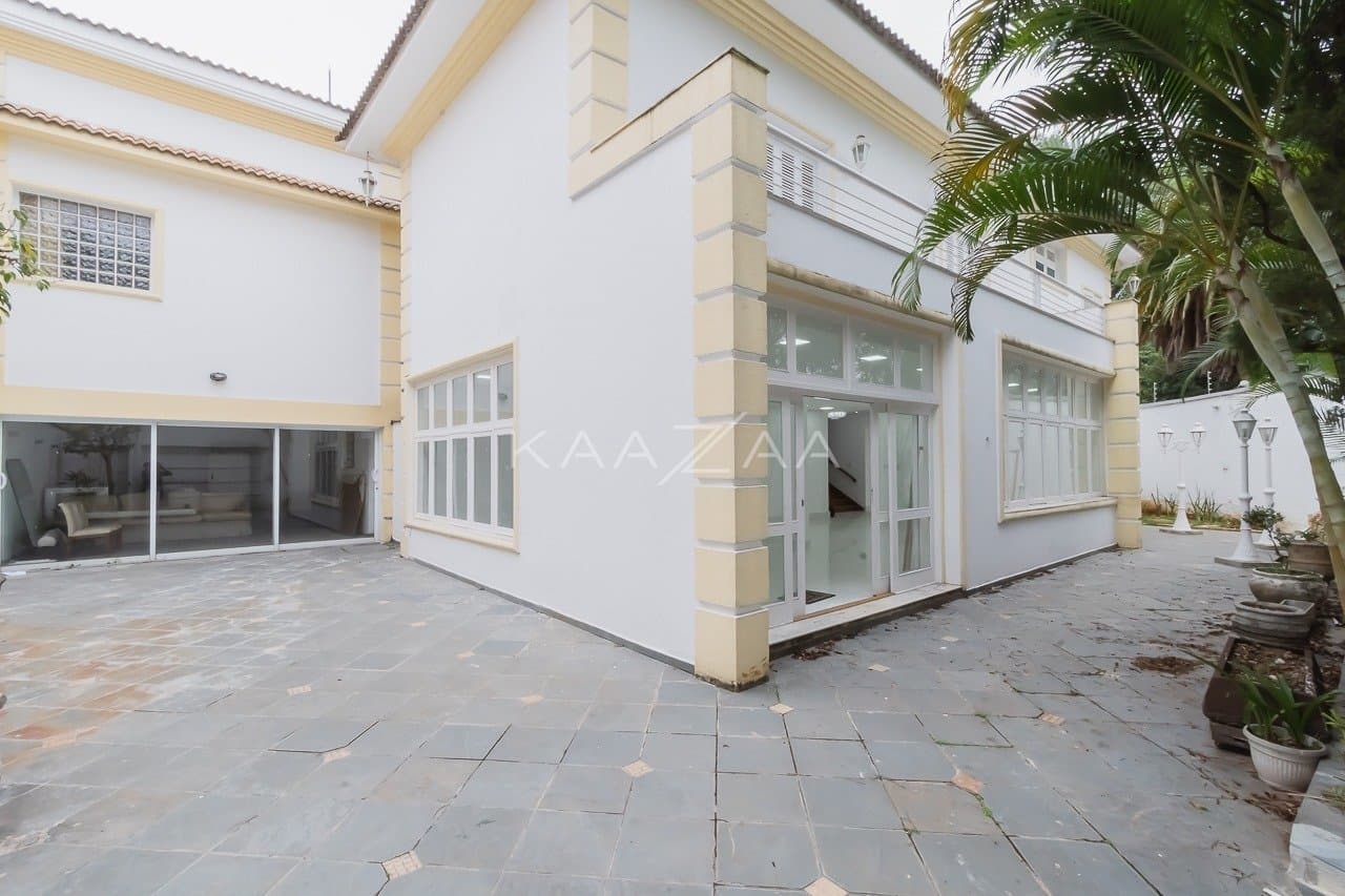 Ambientes leves e espaçosos, nesta casa de 480m² com 4 suítes no Jardim Paulista. - Foto 10