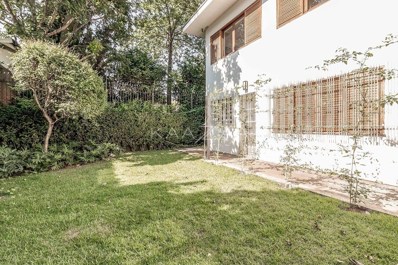 Casa pensada com bom gosto, materiais de primeira e muita brecha para o sossego. Em Alto de Pinheiros. - Foto 11