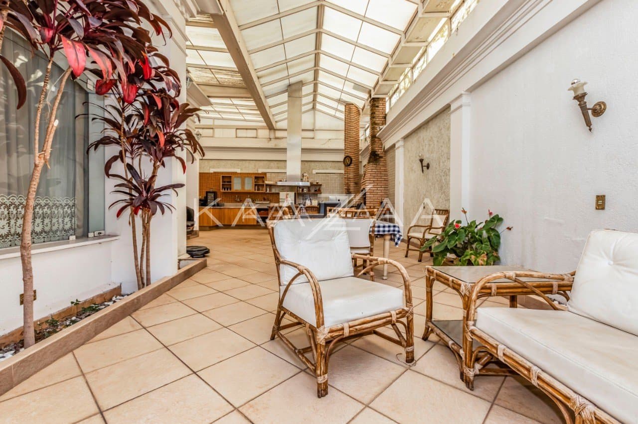 Amplitude e estilo em ambientes interessantes. Esta casa única fica em região privilegiada do Jardim Paulista. - Foto 3