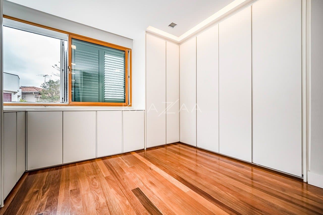 Que tal viver rodeado de muito verde em plena cidade grande? Esta casa no Jardim Lusitânia pode te proporcionar isso. - Foto 39