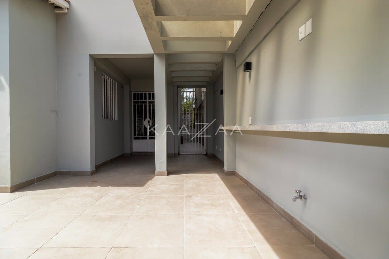 Casa confortável com terraço, em rua tranquila no Jardim Paulista. - Foto 18