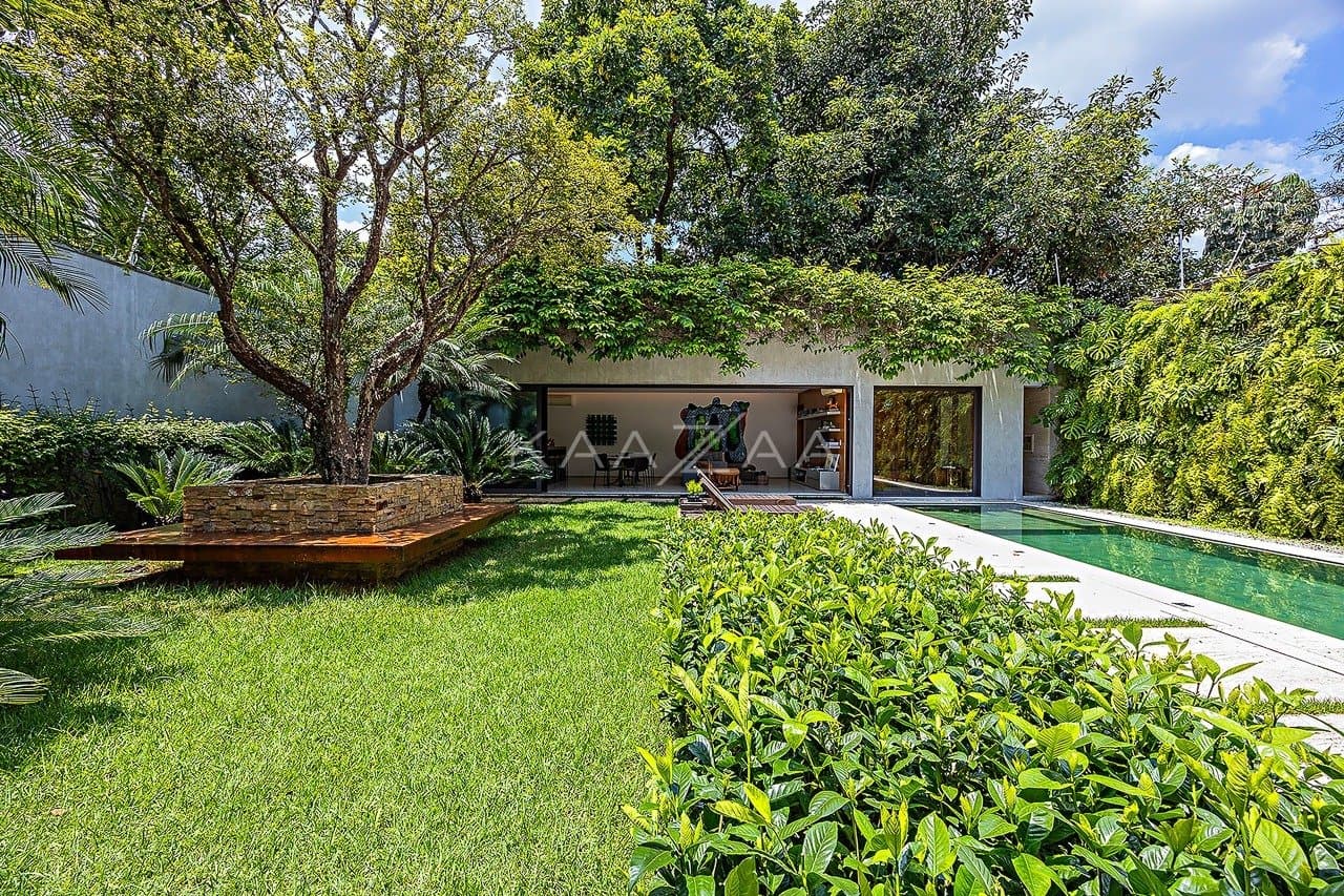 Arquitetura e paisagismo irretocáveis: casa no Jardim Paulistano. - Foto 2