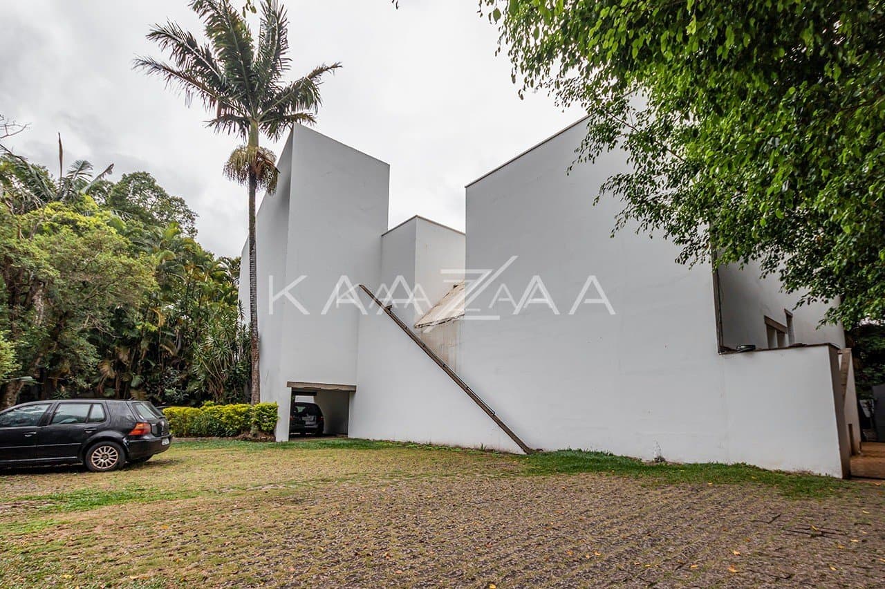 Casa brutalista com projeto arquitetônico singular e muito concreto no Jardim América. - Foto 30
