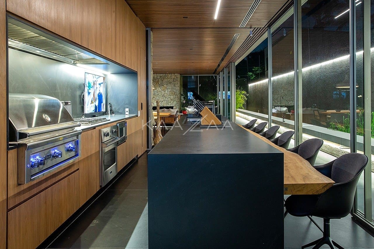 Contemporânea e toda mobiliada: casa com ambientes livres e jardim magnífico em rua fechada em Alto de Pinheiros. - Foto 23