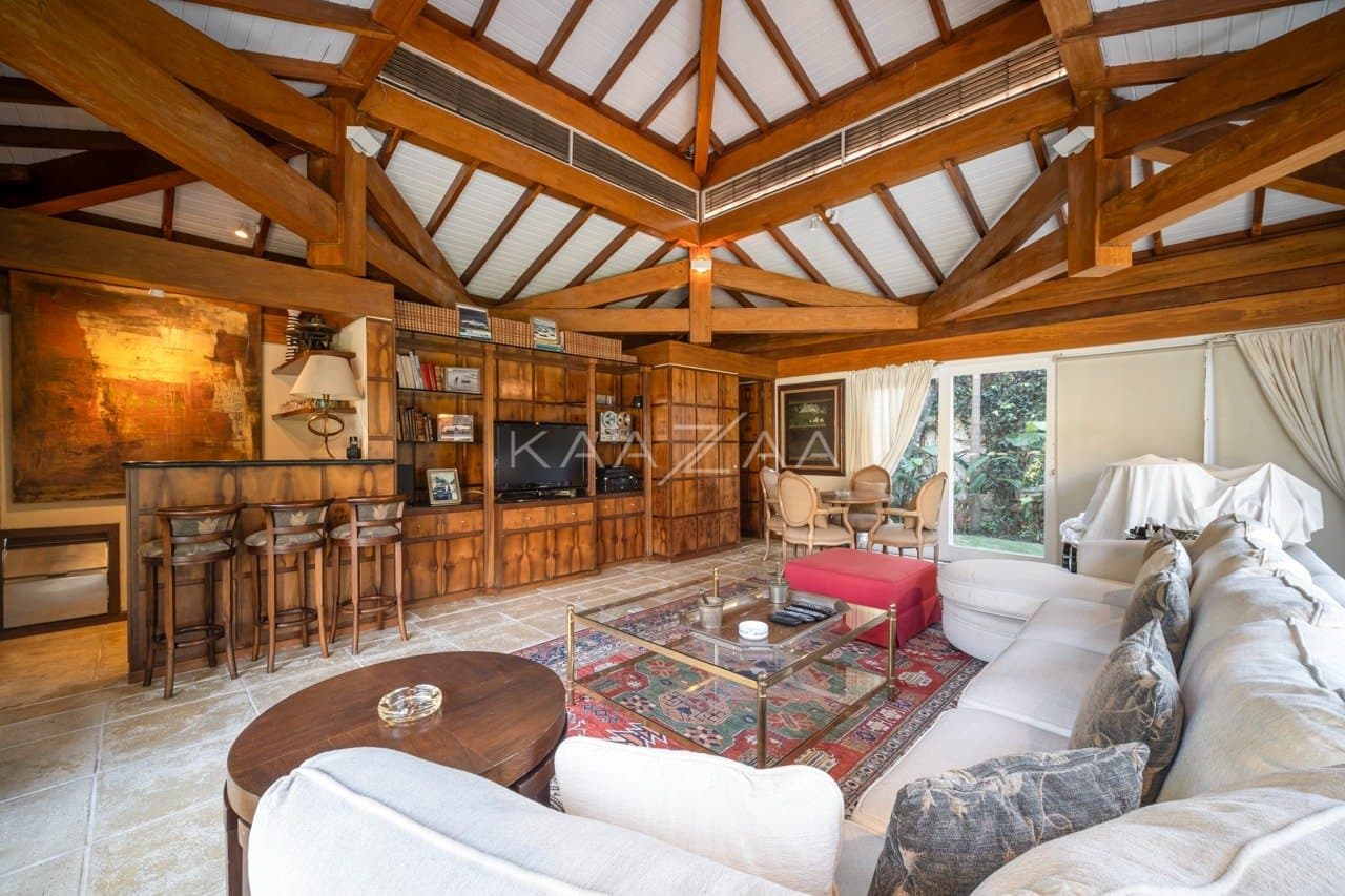 Terreno amplo, arquitetura diferenciada e localização estratégica. Casa em Cidade Jardim. - Foto 8