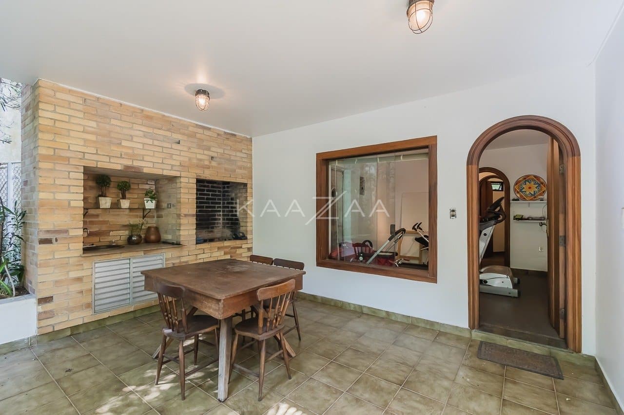 Casa com ares frescos, paisagismo e muita tranquilidade. Uma planta inigualável, no Jardim Guedala. - Foto 7
