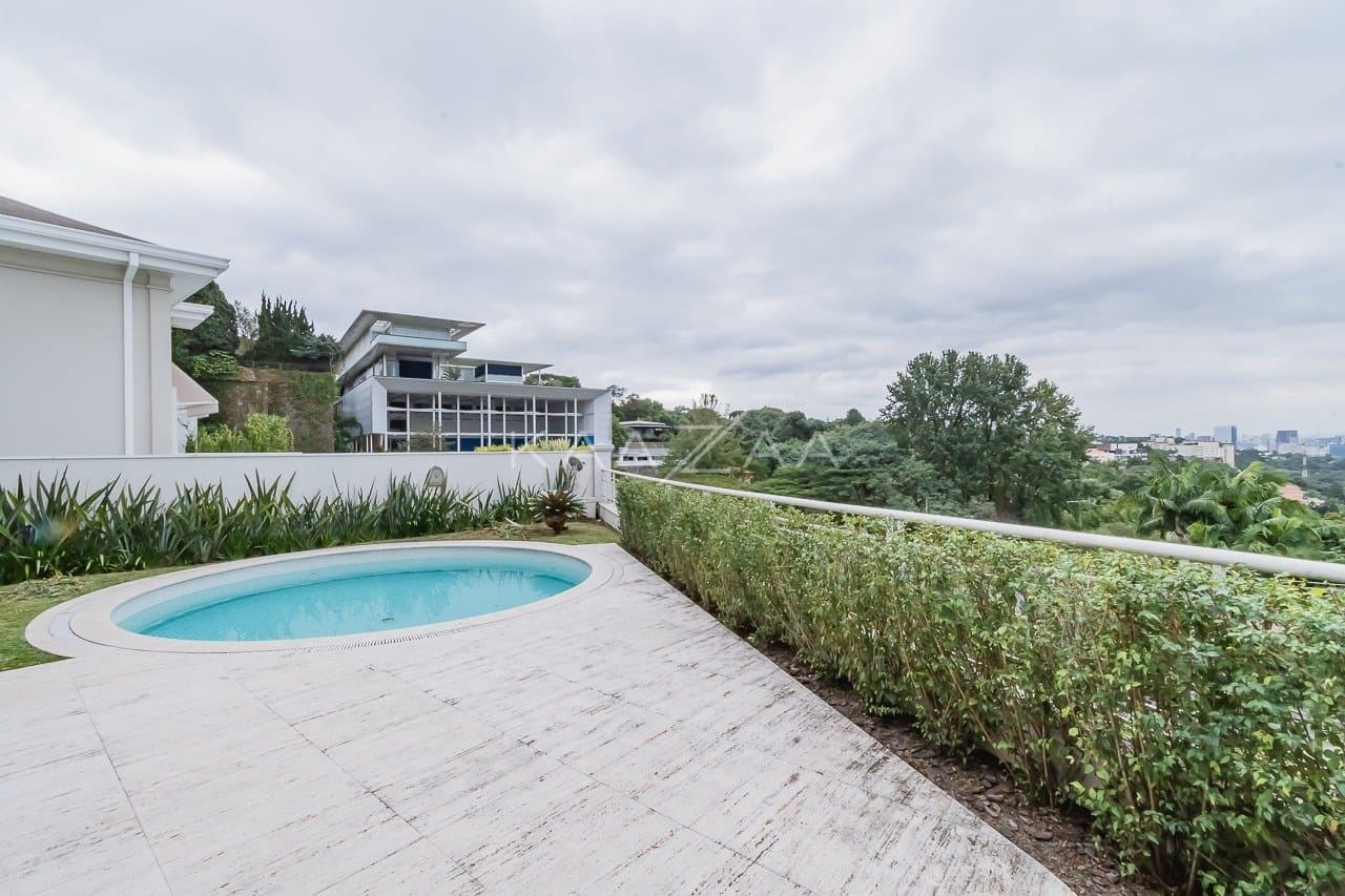 Espaços super amplos, muitos verdes e uma vista divina. Casa no estilo europeu, na Cidade Jardim. - Foto 4