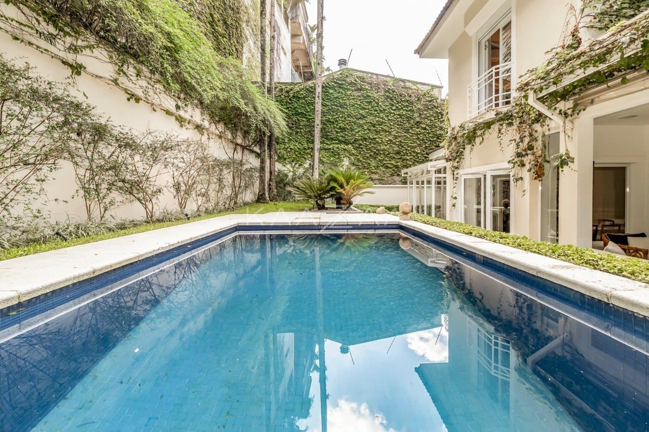 Diversos ambientes agradáveis para uma vida sossegada, nesta casa de condomínio no Jardim Guedala. - Foto 4