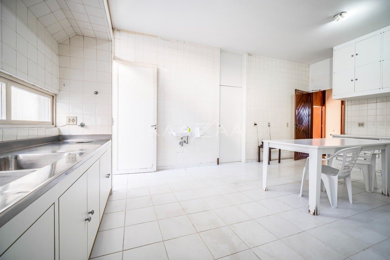 Excelente casa modernista, com lindo jardim em um amplo terreno no Jardim Europa. - Foto 28