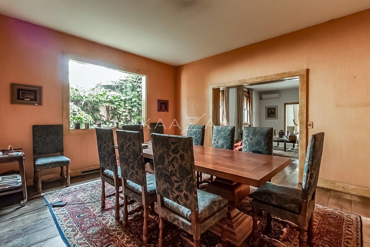 Casa cheia de potencial para reforma, com 1600 m² de terreno e um jardim exuberante em Alto de Pinheiros. - Foto 21