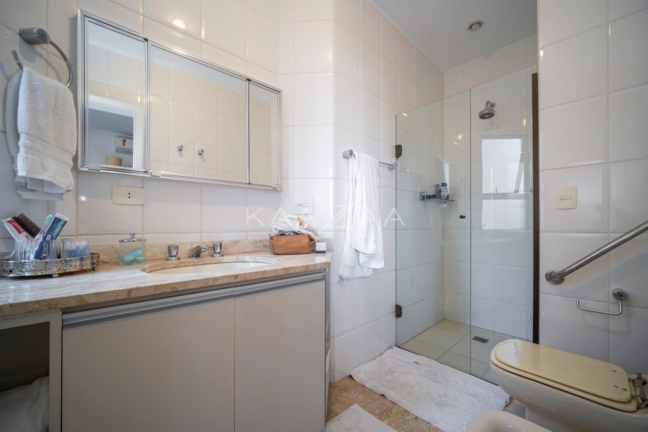Tranquilidade e conforto são constantes neste apartamento em prédio com lazer no Itaim. - Foto 24