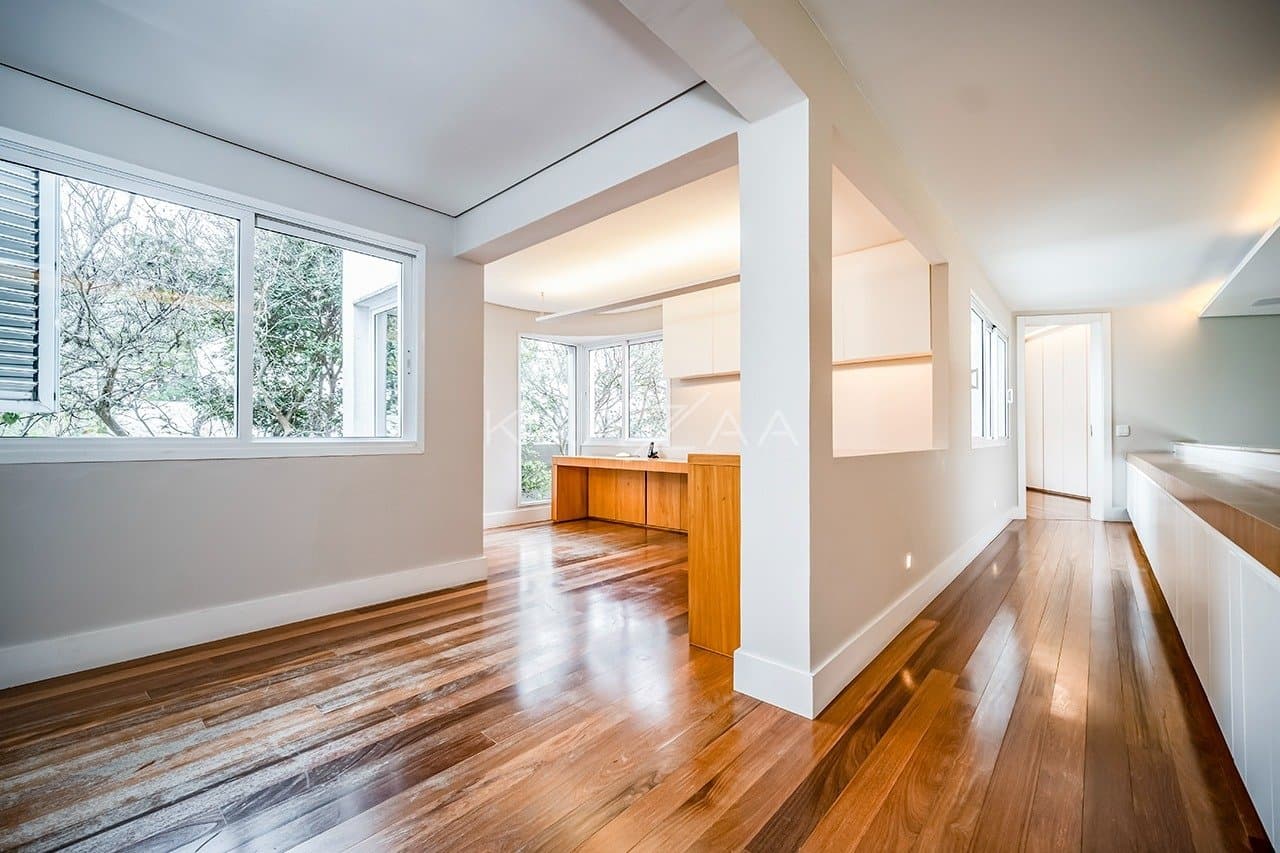 Que tal viver rodeado de muito verde em plena cidade grande? Esta casa no Jardim Lusitânia pode te proporcionar isso. - Foto 33
