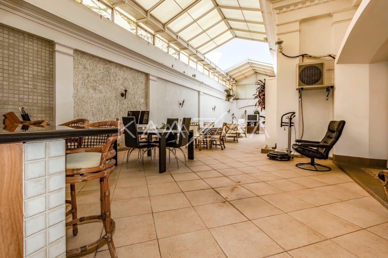 Amplitude e estilo em ambientes interessantes. Esta casa única fica em região privilegiada do Jardim Paulista. - Foto 5