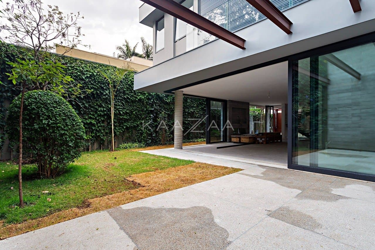 Casa nova contemporânea em rua fechada próxima aos Clubes Pinheiros, Hebraica e Shopping Iguatemi - Foto 12